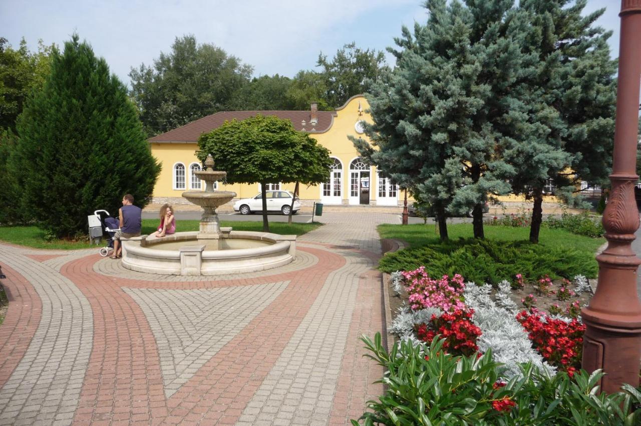 Balaton Art Guesthouse Balatonszárszó Eksteriør bilde