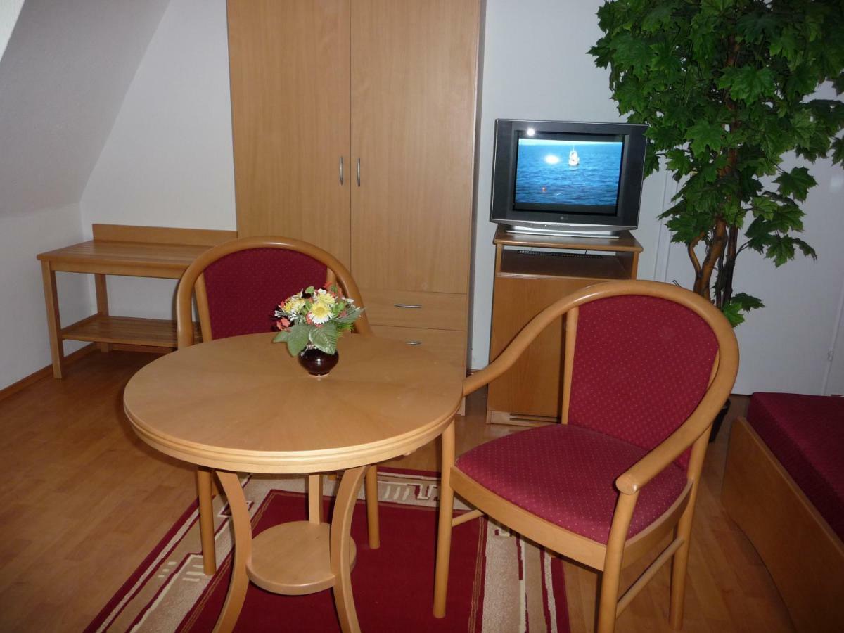 Balaton Art Guesthouse Balatonszárszó Eksteriør bilde