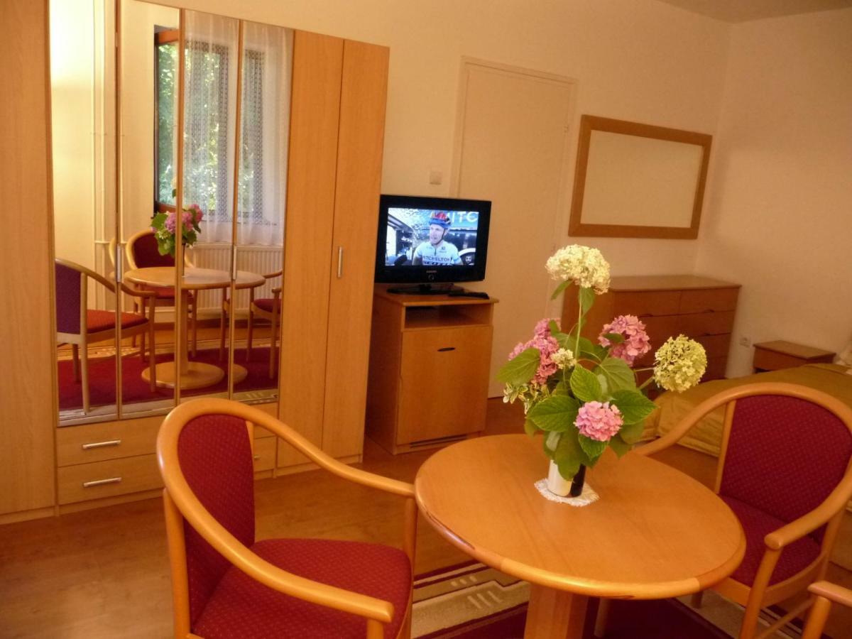 Balaton Art Guesthouse Balatonszárszó Eksteriør bilde
