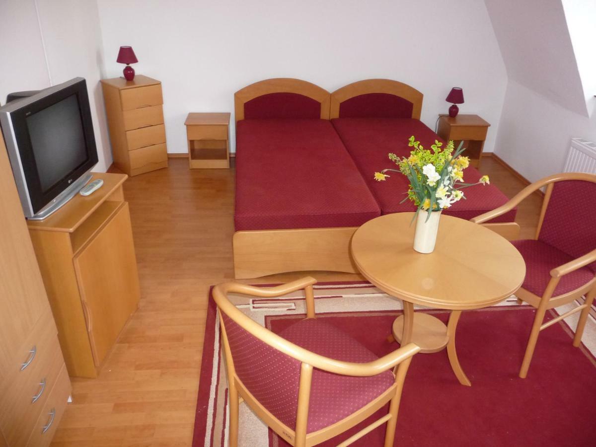 Balaton Art Guesthouse Balatonszárszó Eksteriør bilde
