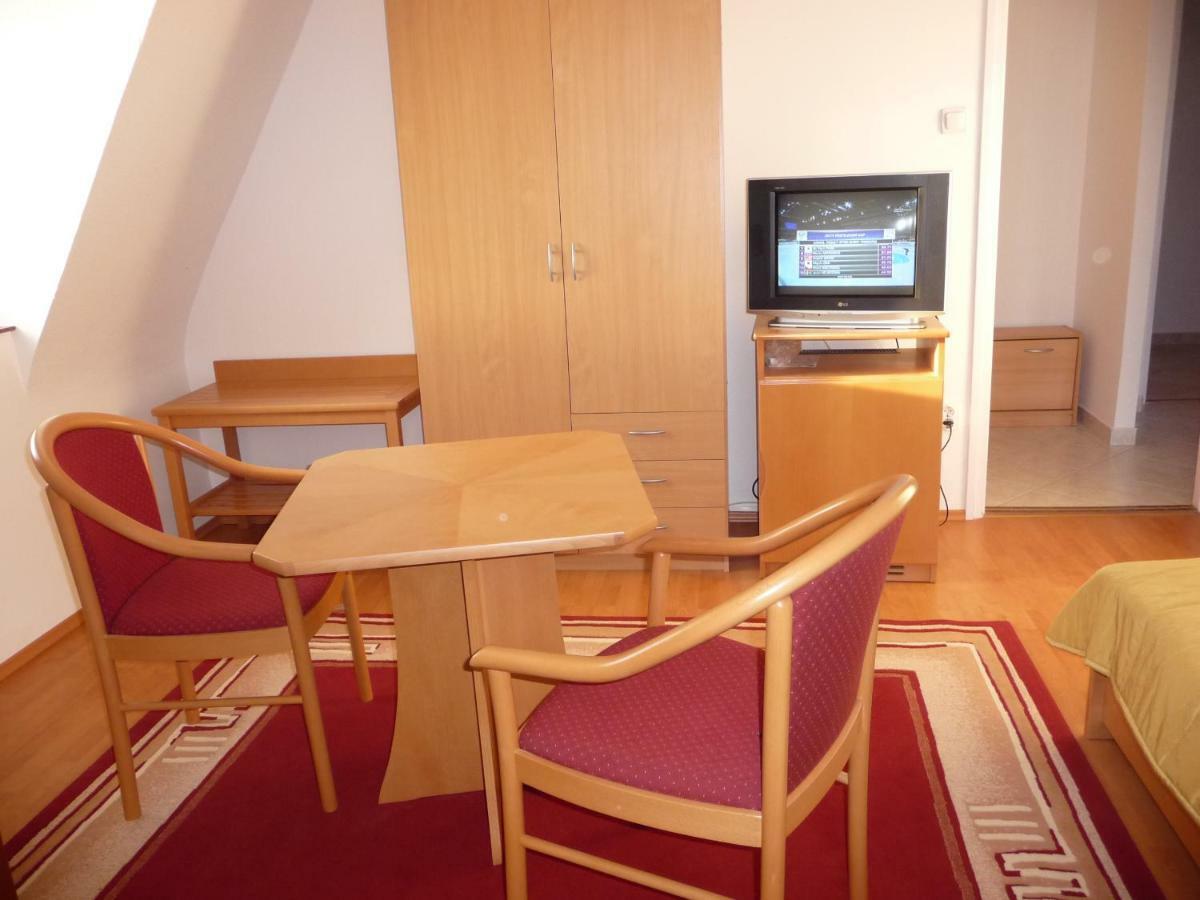 Balaton Art Guesthouse Balatonszárszó Eksteriør bilde